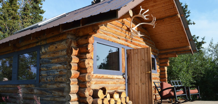 Chalets en rondins de bois du ranch dans le Yukon
