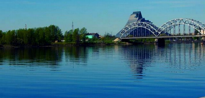 La rivière Daugava dans le golf de Riga La rivière Daugava dans le golf de Riga