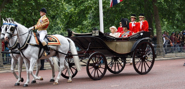 The Queen...et son amour des chevaux 