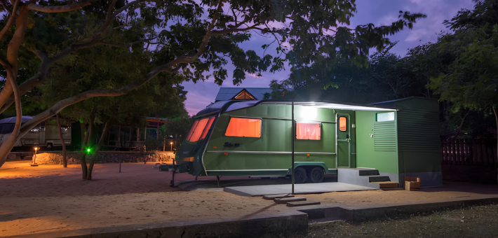 Camping 2* villa en bois ou caravane à Kirinda