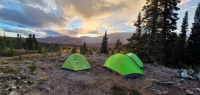 Bivouac en pleine nature avec les chevaux dans le Yukon, Canada