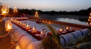 Dîner à la belle étoile depuis les terrasses du Gajner Palace.