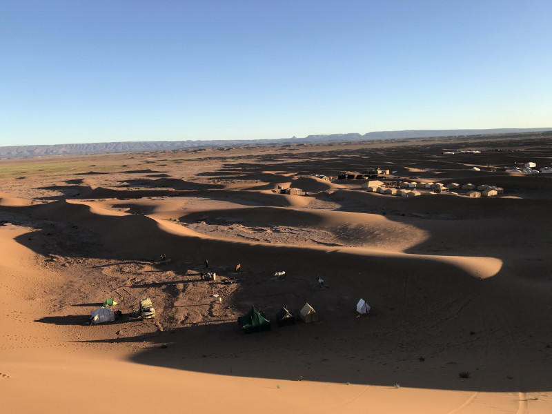 Au lever du jour - vue sur le campement de l’étape