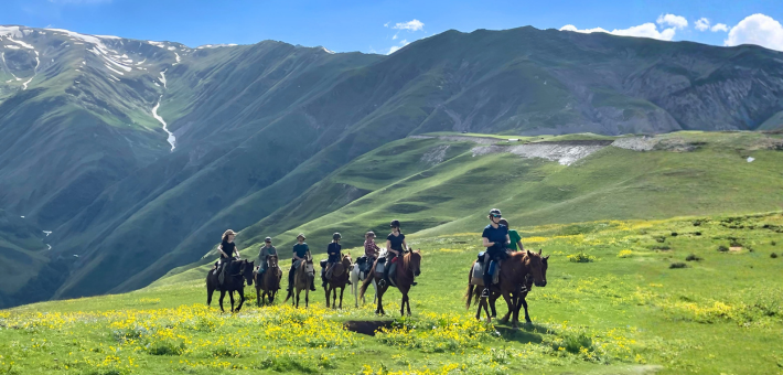 Randonnée équestre en Géorgie : à la découverte de la Touchétie, entre montagnes et authenticité - Caval&go