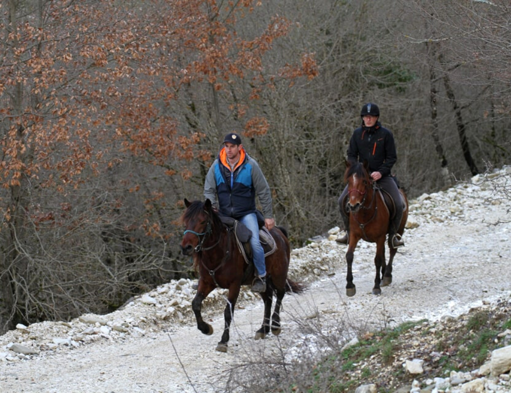 Randonnée équestre et culturelle hivernale en Albanie