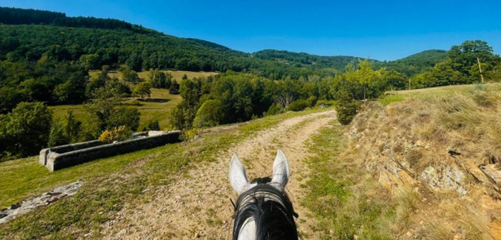 Randonnée à cheval pour enfant et adolescent en Ardèche