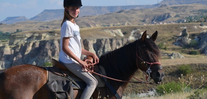 Jour 4. Mercredi : Balade à cheval et marche - Vallée Rouge - Cavusin – Uchisar 