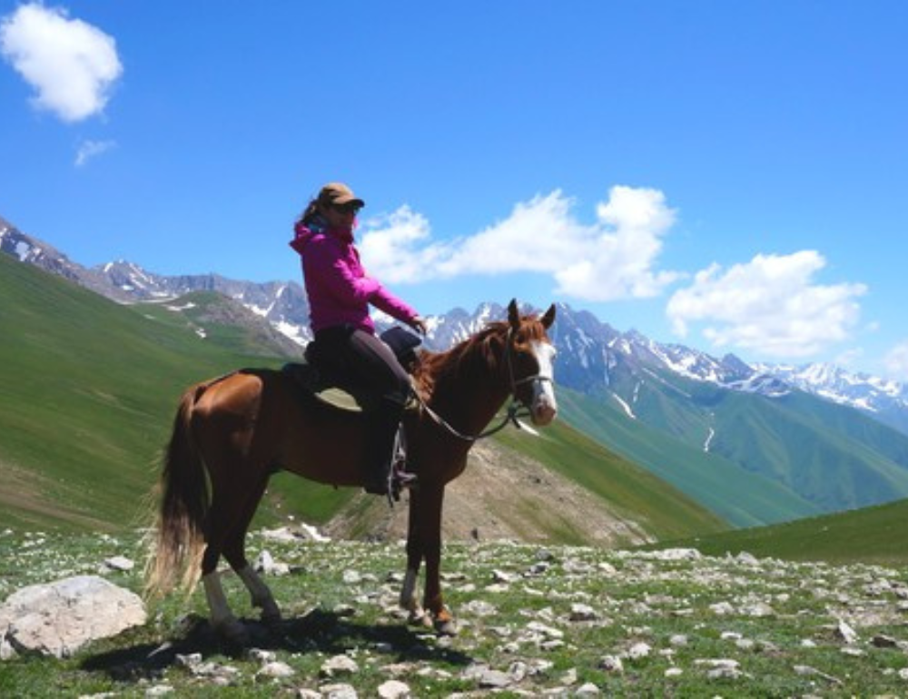 Voyage à cheval en Kirghizie : yoga et vie nomade 