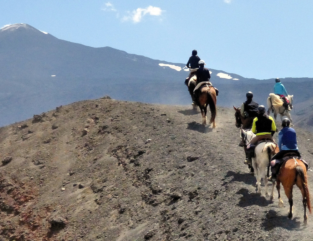 Randonnée équestre à travers la Sicile jusqu'au volcan Etna