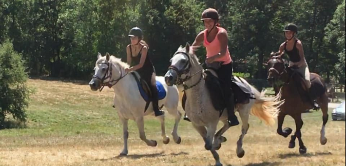 Randonnée à cheval pour enfant et adolescent en Ardèche