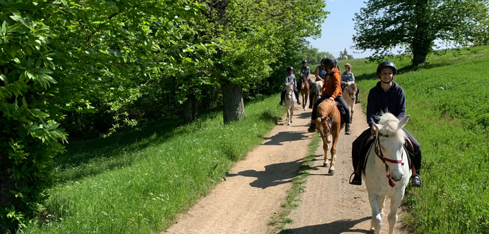 Randonnée à cheval pour enfant et adolescent en Ardèche