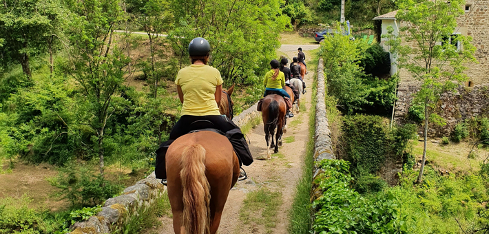 Randonnée à cheval pour enfant et adolescent en Ardèche