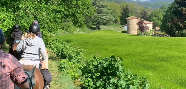 Randonnée à cheval du pays de Crussol au lac de Devesset en Ardèche - Caval&go