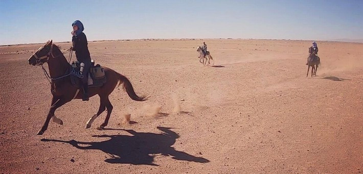 Randonnée à cheval au Maroc dans le désert du Sahara et les oasis sacrées