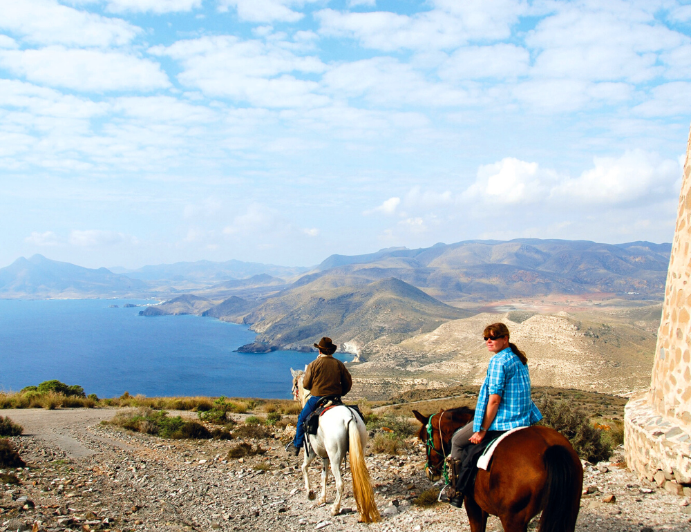 Escapade à cheval sur les plages vierges d'Andalousie en Espagne