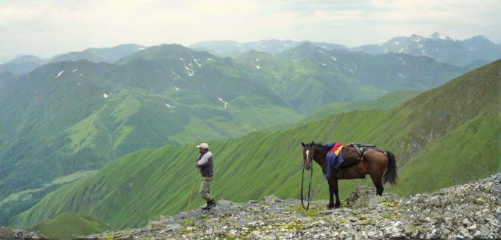 Randonnée équestre en Géorgie sur les sentiers de Touchétie accompagnée par Audrey - Caval&go