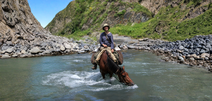 Randonnée équestre en Géorgie sur les sentiers de Touchétie accompagnée par Audrey - Caval&go