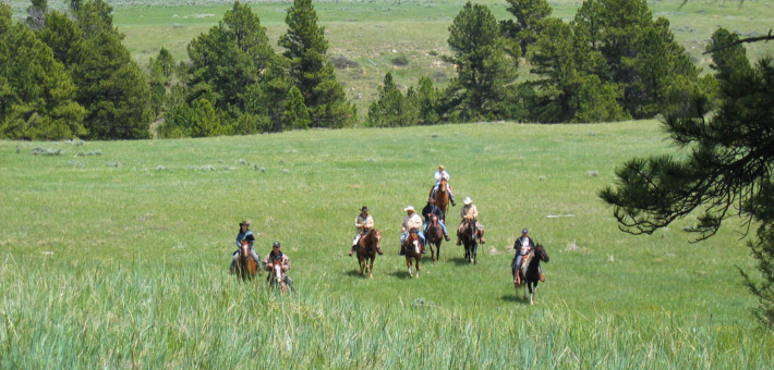 Séjour estival en ranch dans le Wyoming : balades à cheval, activités typiques et découverte grands espaces américains - Caval&goch au Wyoming : randonnées équestres, animations et grands espaces américains - Caval&go