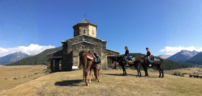 Randonnée équestre en Géorgie sur les sentiers de Touchétie accompagnée par Audrey - Caval&go