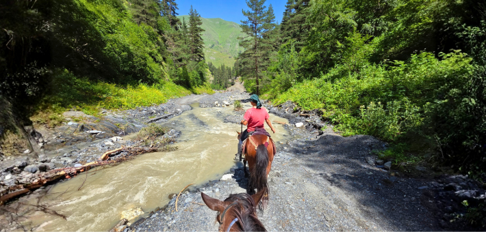 Randonnée équestre en Géorgie : à la découverte de la Touchétie, entre montagnes et authenticité - Caval&go