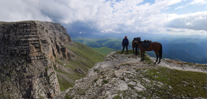 Randonnée équestre en Géorgie sur les sentiers de Touchétie accompagnée par Audrey - Caval&go