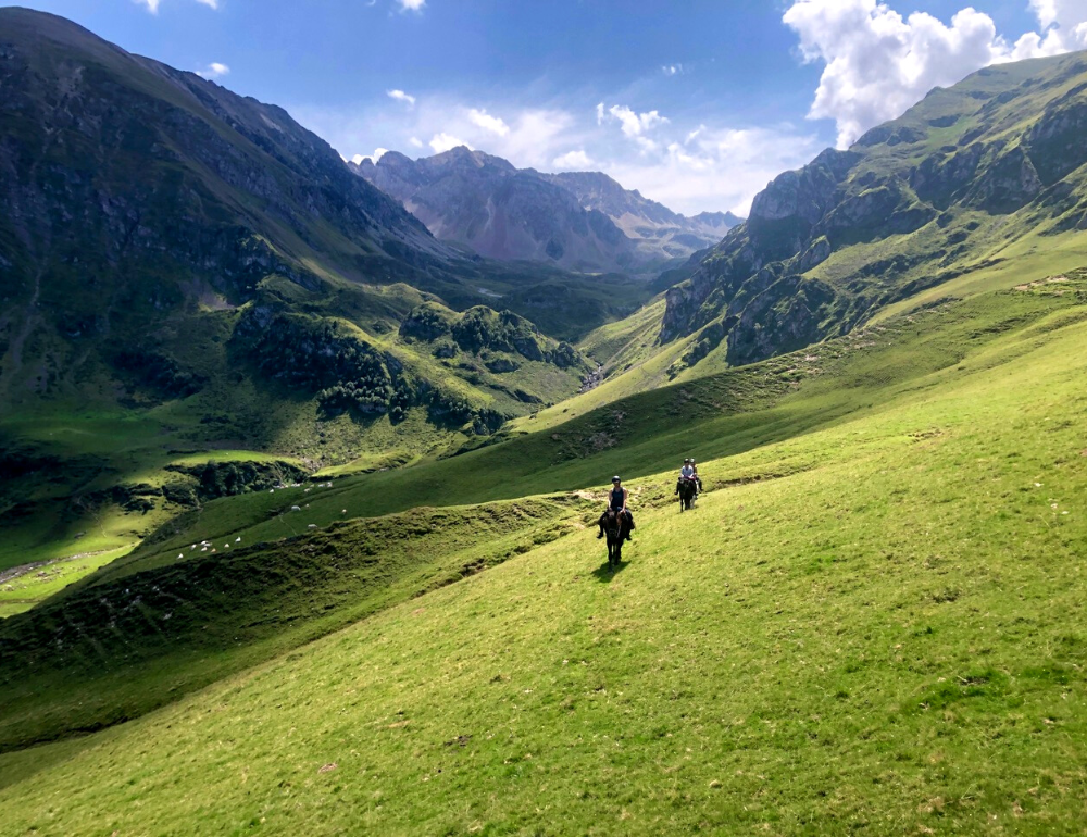 Randonnée à cheval autour du Pic du Midi dans les Pyrénées