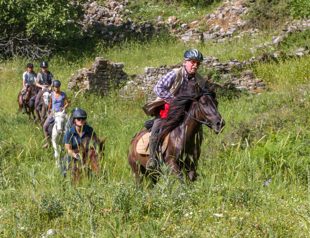 Randonnée équestre sur les chemins historiques d'Albanie