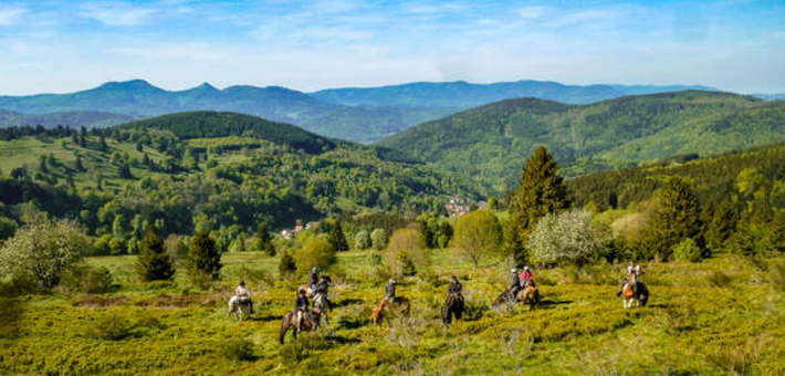 Randonnée à la découverte des montagnes et de leurs légendes - Caval&go