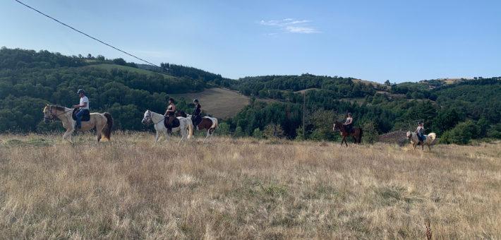 Randonnée à cheval du pays de Crussol au lac de Devesset en Ardèche - Caval&go