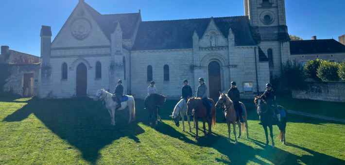 Randonnée équestre sur Chinon, entre vignobles et châteaux - Caval&go