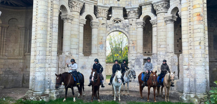 Randonnée équestre sur Chinon, entre vignobles et châteaux - Caval&go