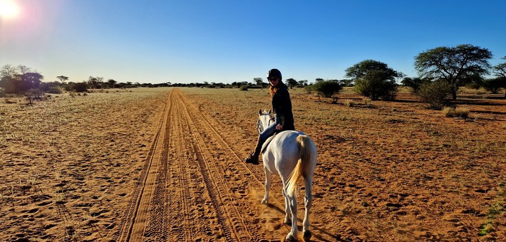 Safari équestre et multi-activités en Namibie aux portes du Kalahari - Caval&go