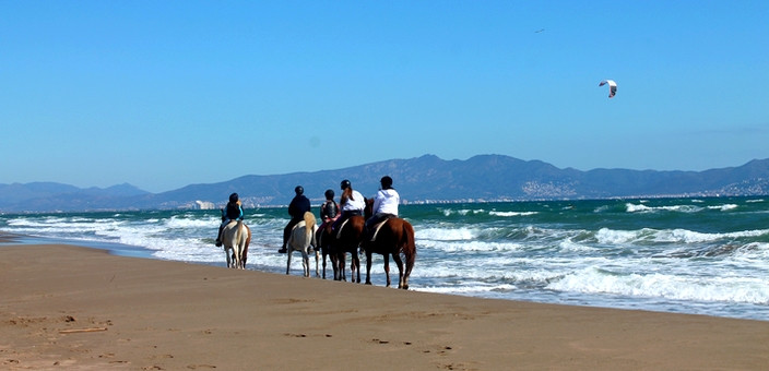 Randonnée à cheval entre mer et prairies en Catalogne - Caval&go