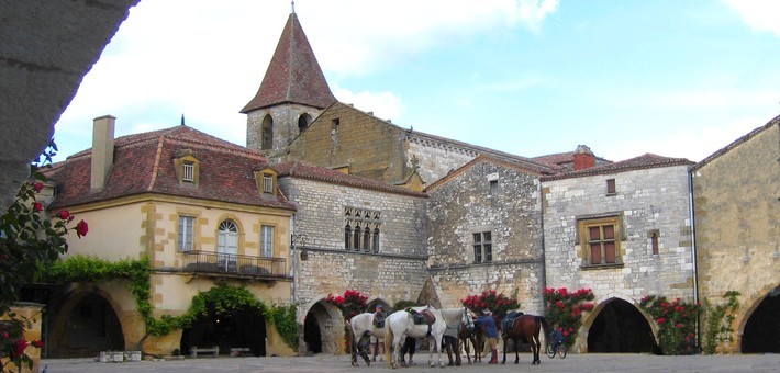 Tour des Bastides du Périgord Pourpre à cheval - Caval&go