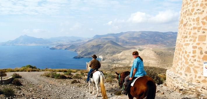 Escapade à cheval sur les plages vierges d'Andalousie en Espagne