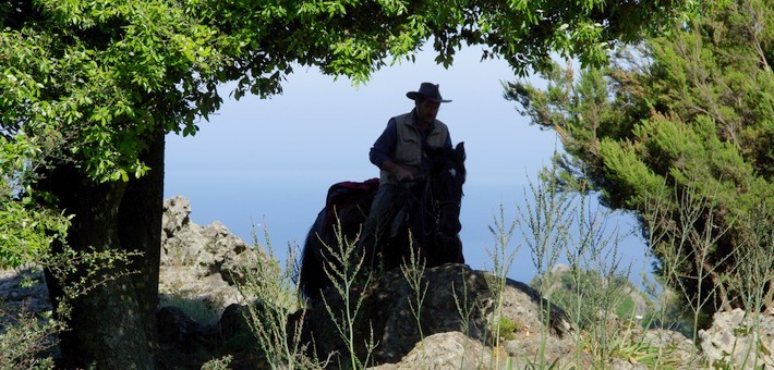 Randonnée à cheval de la mer à la montagne en Corse