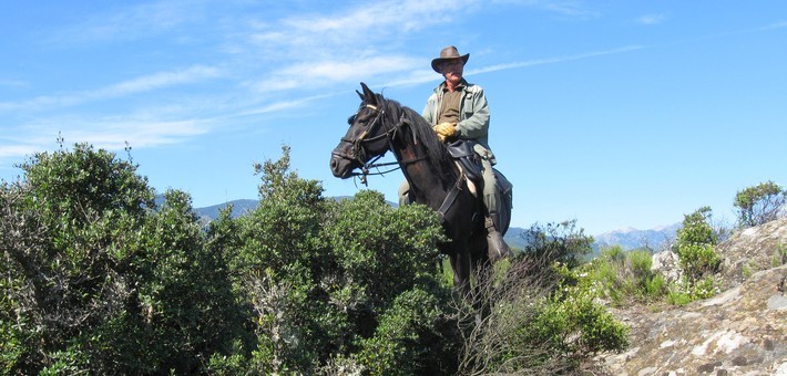 Randonnée équestre en Corse dans le désert des Agriates