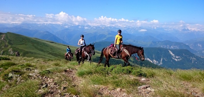 Randonnée à cheval : les Pyrénées à perte de vue