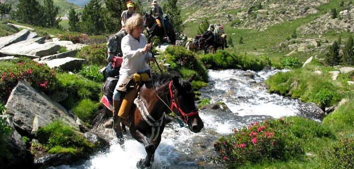 Randonnée à cheval - le long des torrents Pyrénéens