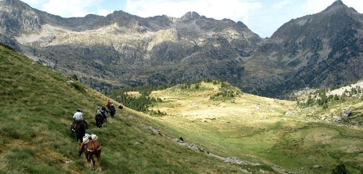 Randonnée à cheval - le long des torrents Pyrénéens