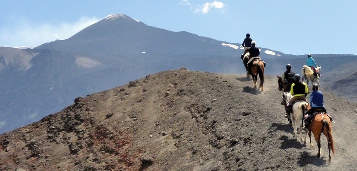 Randonnée équestre à travers la Sicile jusqu'au volcan Etna