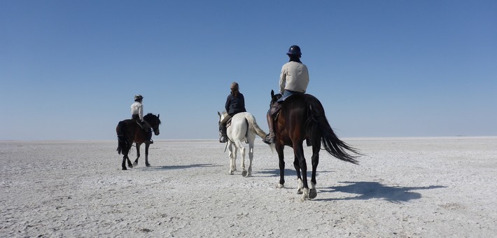 Safari à cheval au Botswana dans le désert du Kalahari